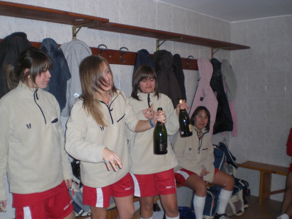 Female Equipe of the Liophant Football Team relaxing after a special game with Male Squad after, the Equipe was just winning the Female Cup in Savona Campus few days before